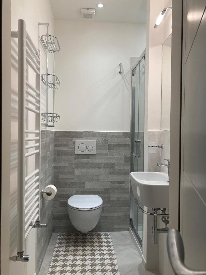 Siena Uptown - Sabrina'S Charming Apartment 외부 사진